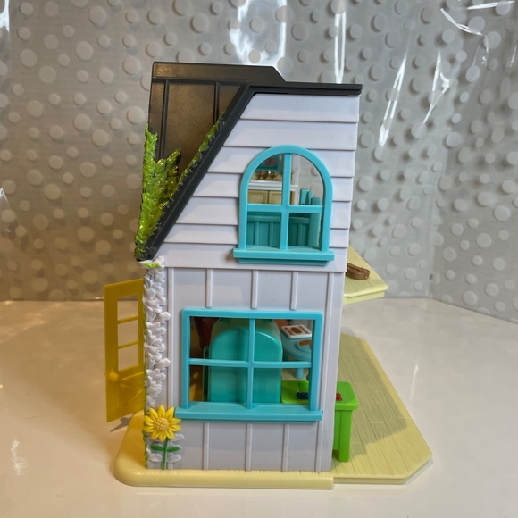 Honey Bee Acres 🌻Sunflower Country Cottage with 🐱Calico Critters - Picture 13 of 14